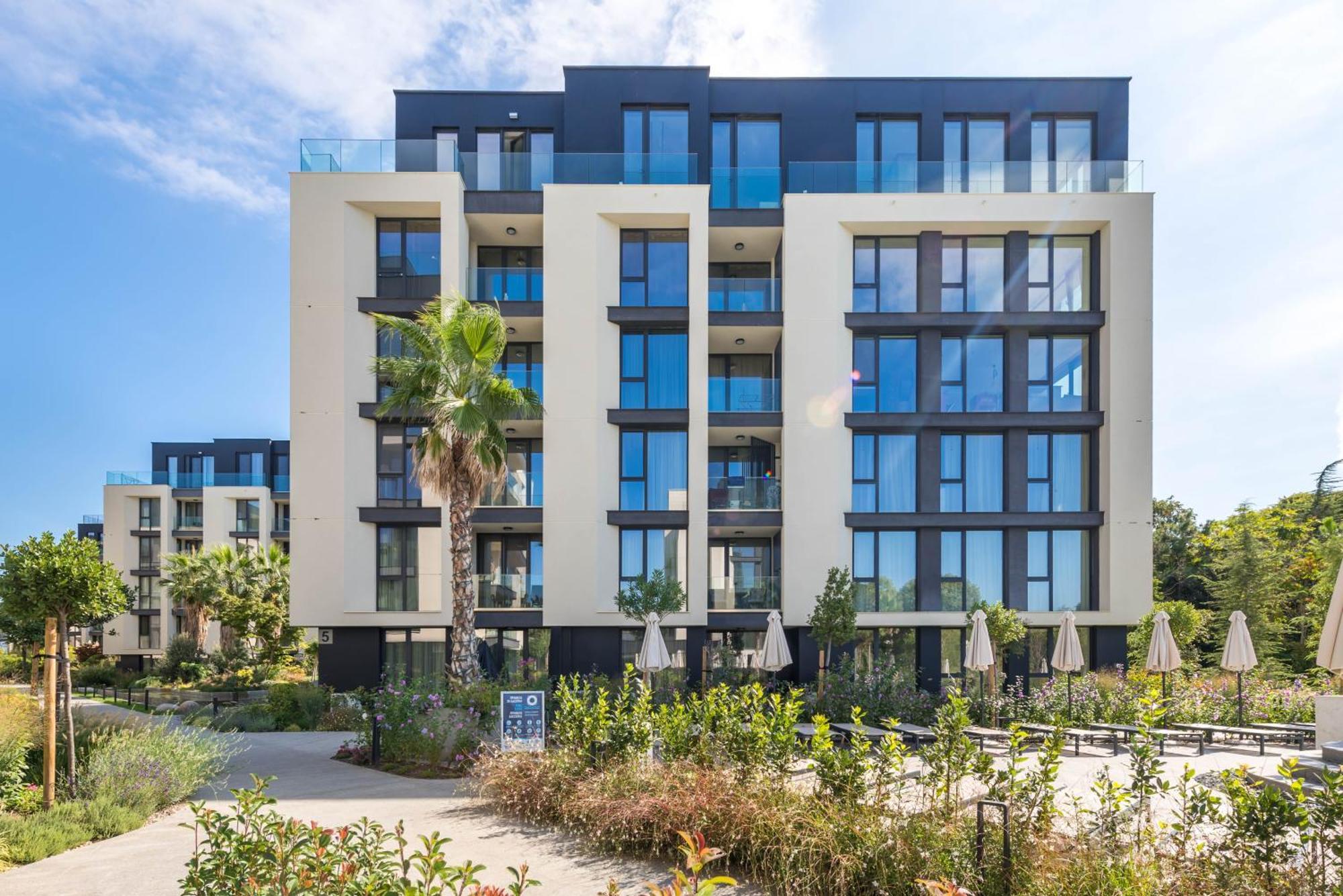 Pool View Azur Deluxe & Appartamento Varna